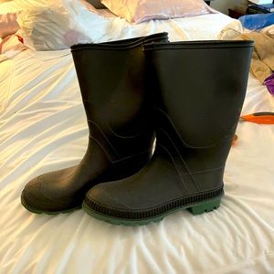 Rubber rain boots